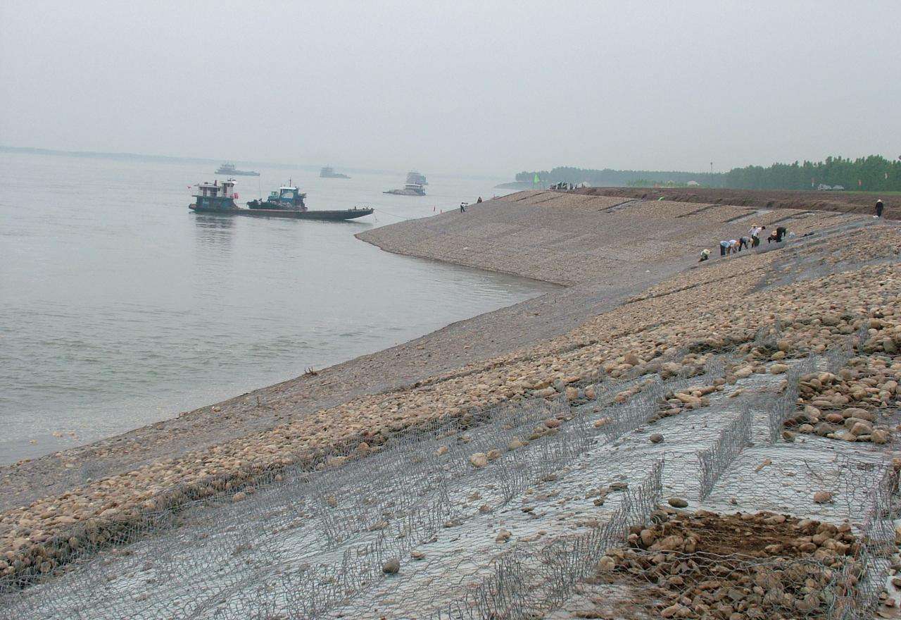 雷诺护垫在各种河流防护中的作用