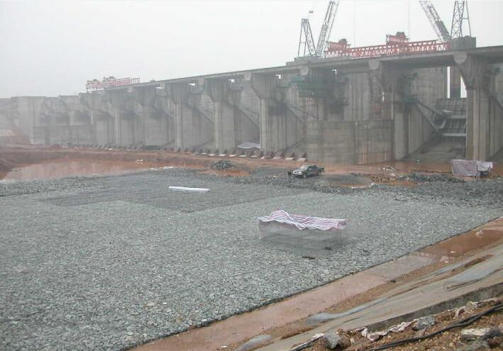 雷诺护垫在河岸防护中的效果优势